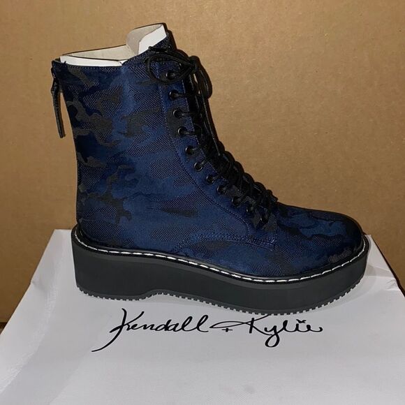 NWT Kendall & Kylie Navy Camo Hunting Combat Boot - Picture 2 of 6